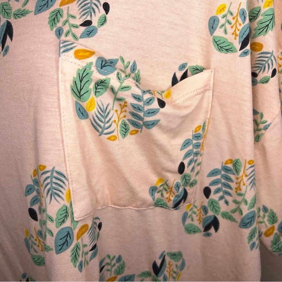 Medium Disney Pink Green Leaves Mickey Mouse Shapes Tshirt Lightweight Tee - Picture 3 of 14